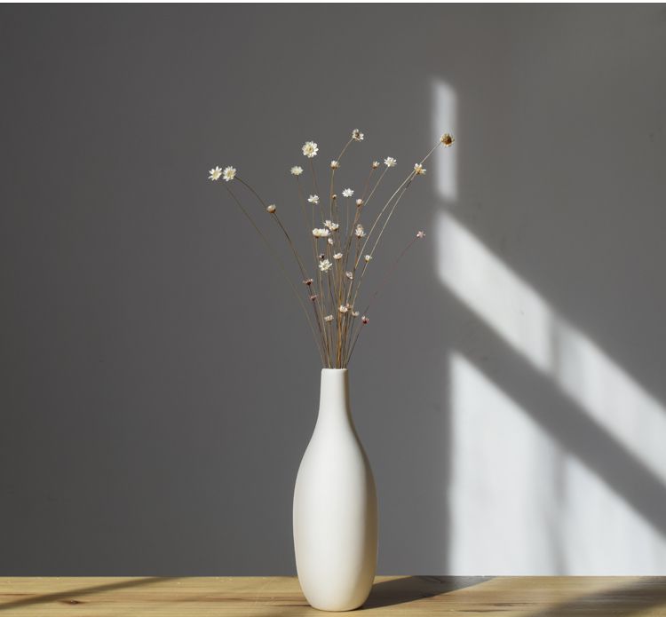 Minimalist White Ceramic Vase – Matte Porcelain