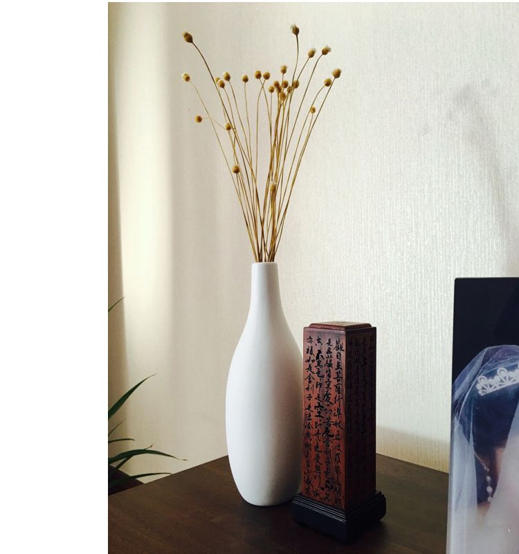 Minimalist White Ceramic Vase – Matte Porcelain