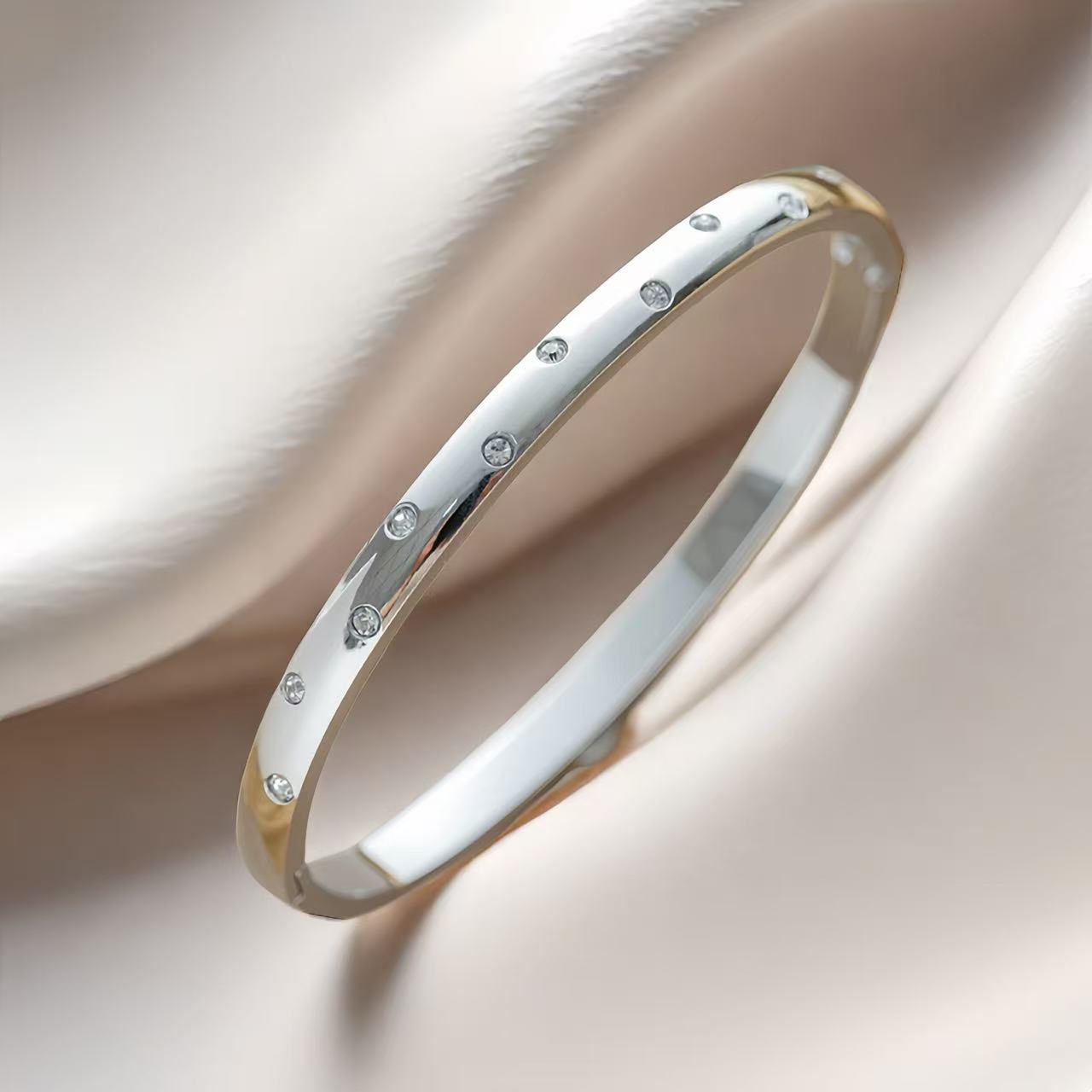 Luna bangle