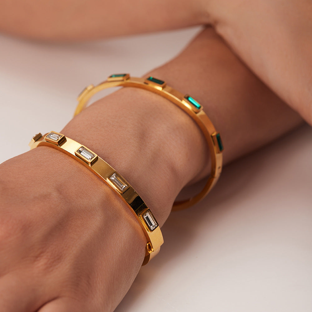Emerald bangle 18K